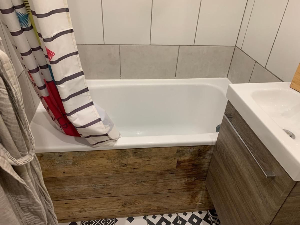 Chambre Avec Salle De Bain Et Cuisine Privee Centre Ville Historique Avec Climatisation Et Patio Bordeaux Zewnętrze zdjęcie